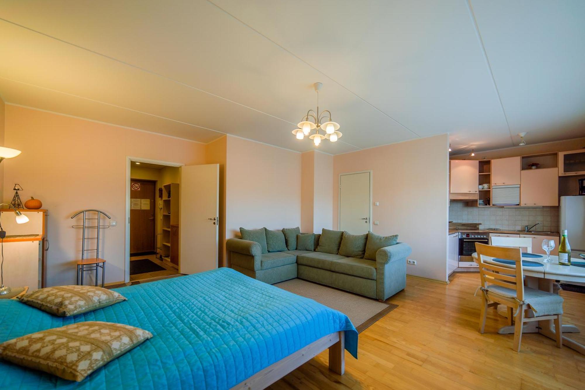 Romeo Family Kaarli Apartment ทาลลินน์ ภายนอก รูปภาพ
